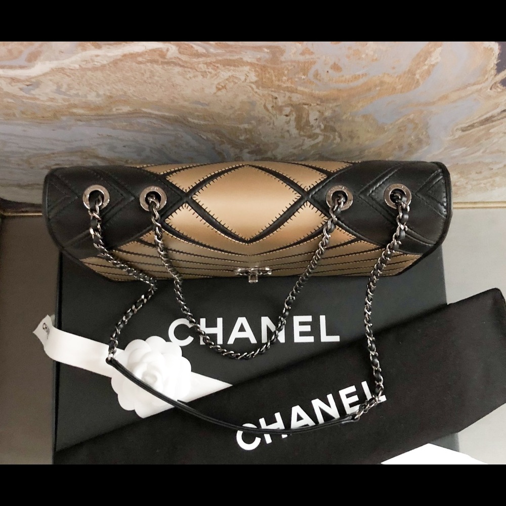 RUNWAY Chanel CC Chevron Couture Two-Tone Flap Bag - Picture 4 of 8